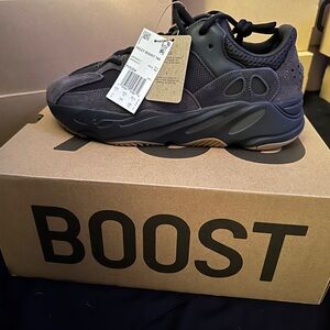 Yeezy Boost 700